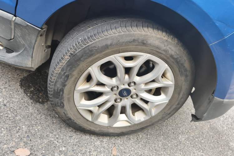 Used Ford EcoSport 2013 1.5L Automatic Prestige Model Right Front Wheel Hub