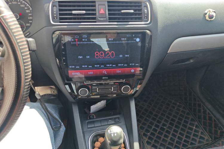 Used Volkswagen Sagitar 2012 1.4TSI Manual Luxury Model Audio And AC Panel