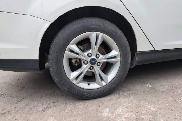 Used Ford Focus 2012 Sedan 1.6L Automatic Fashion Edition