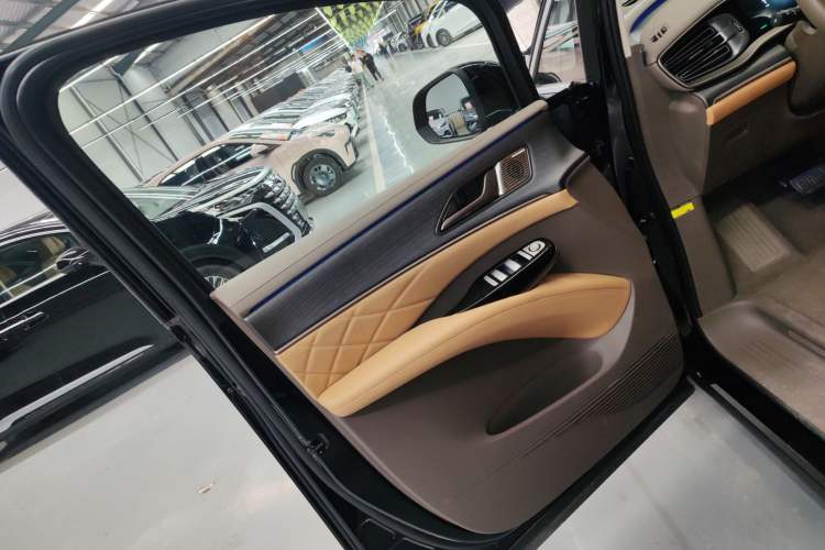 Used Denza D9 2022 EV 600 Four-Wheel Drive Flagship Model