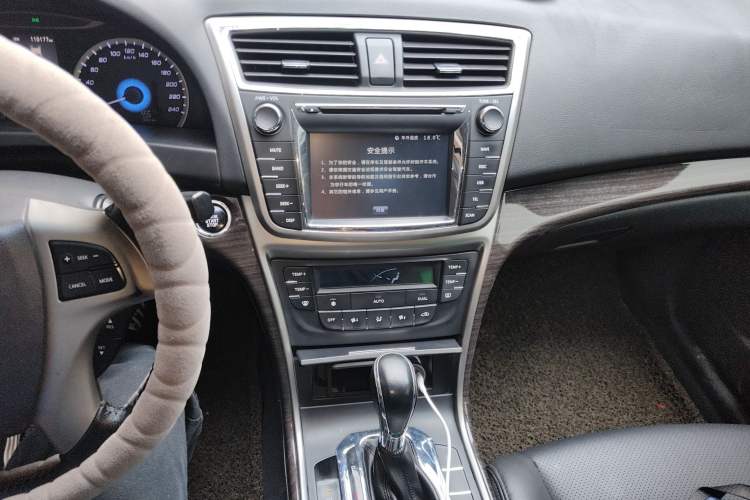 Used CHANGAN Raeton 2014 1.8T Automatic Prestige Anniversary Edition China IV Standard Audio And AC Panel