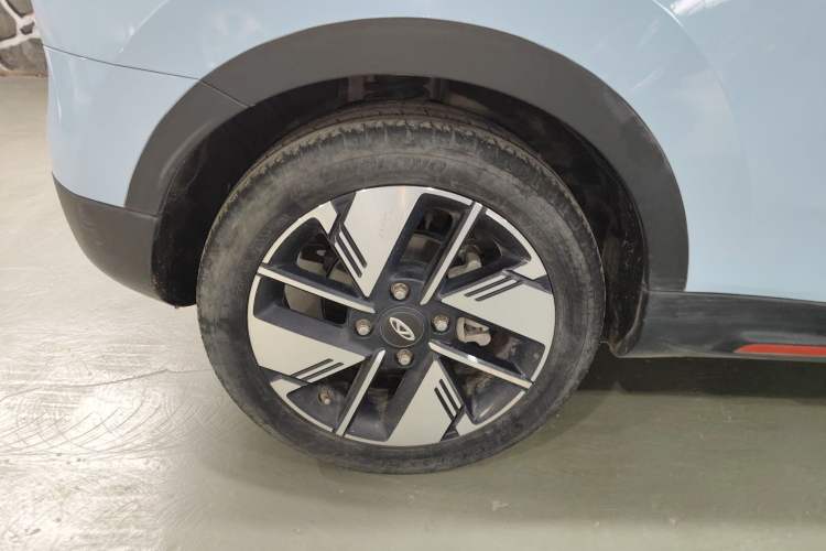 Used Chery New Energy Boundless Pro 2022 301km "Divine Beast" Version with Lithium Iron Phosphate Right Rear Wheel Hub