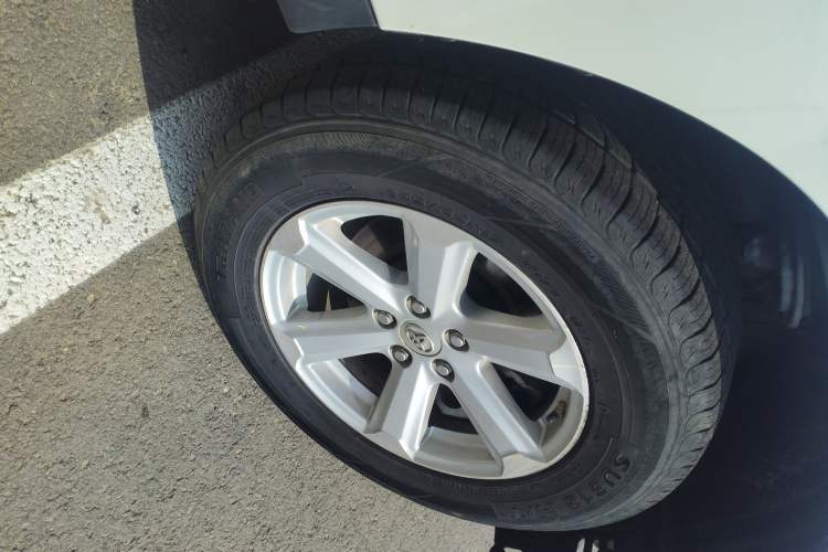 Used Toyota Highlander 2012 3.5L 4x4 7-Seater Elite Edition Right Front Wheel Hub