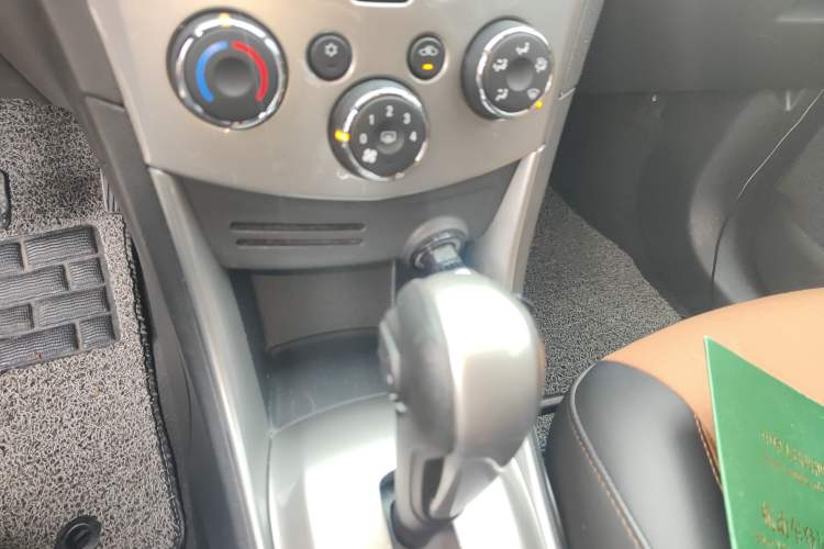 Used Chevrolet Trax 2016 1.4T Automatic Two-Wheel Drive Luxury Version Gear Lever