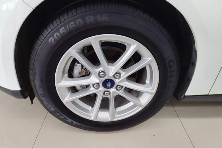 Used Ford Focus 2015 Hatchback 1.6L Manual Fashion Edition
