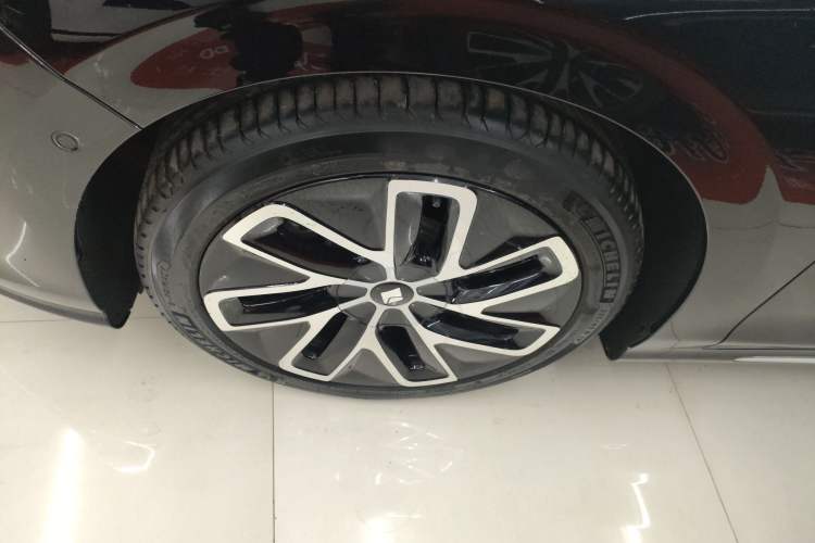 Used Baojun Enjoy 2025 Plug-in Hybrid 140km Luxury Edition Left Front Wheel Hub