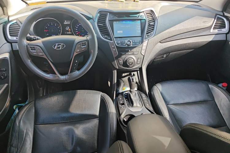 Used Hyundai Grand SantaFe 2013 3.0L 7-Seater 4x4 Flagship Edition
