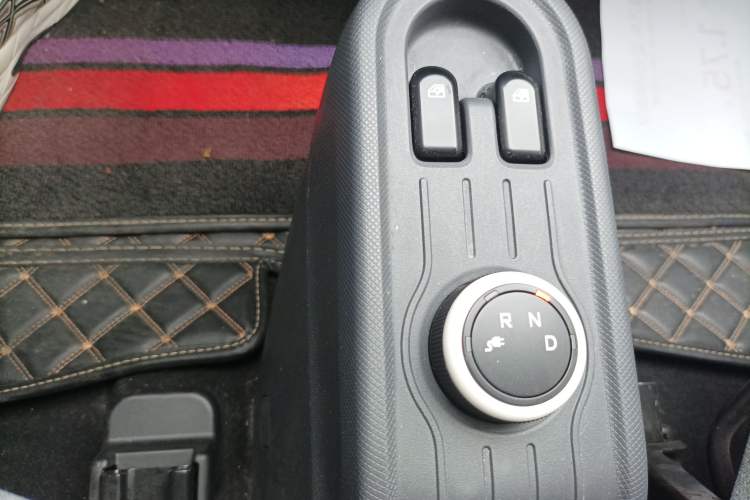 Used Wuling Hongguang MINIEV 2021 Macaron Sandwich Model 120 km Lithium Iron Phosphate
