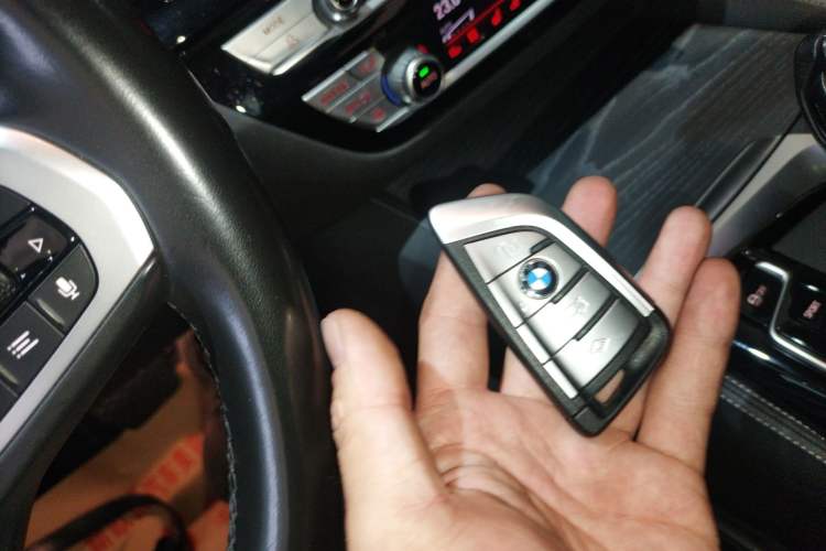 Used BMW 5 Series 2022 Restyled 530Li Luxury Edition M Sport Package Vehicle Key