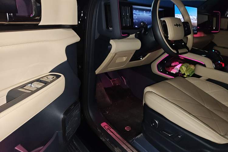 Used Formula Leopard 5 2023 Navigator Edition Driver Seat