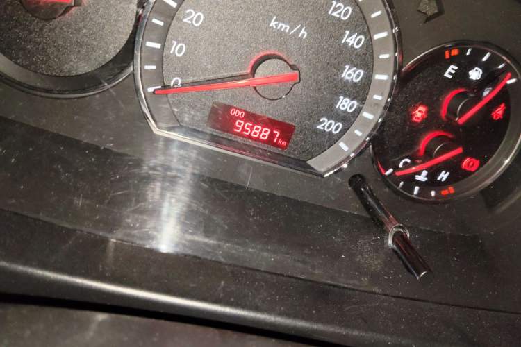 Used CHANGAN Alsvin V3 2015 1.4L Manual Warm-Hearted Model China IV Standard Odometer Close Up