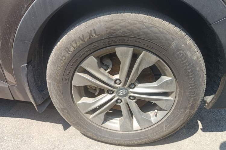 Used Hyundai Santa Fe 2015 2.0T Automatic Two-Wheel Drive Smart Version 5 Seats