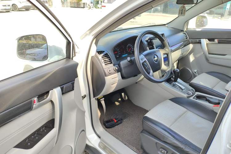 Used Chevrolet Captiva 2014 2.4L 4x4 Luxury Edition 5 Seats Driver Seat