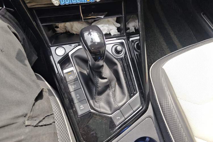 Used Volkswagen Tayron X 2020 330TSI Two-Wheel Drive Luxury Smart Connectivity Version Gear Lever