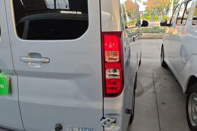 Used Wuling Yangguang 2025 Model 400km Bus Edition—Comfort Edition
