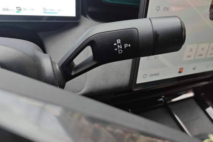 Used Lynk & Co 08 EM-P 2023 120km Long-Range Halo
