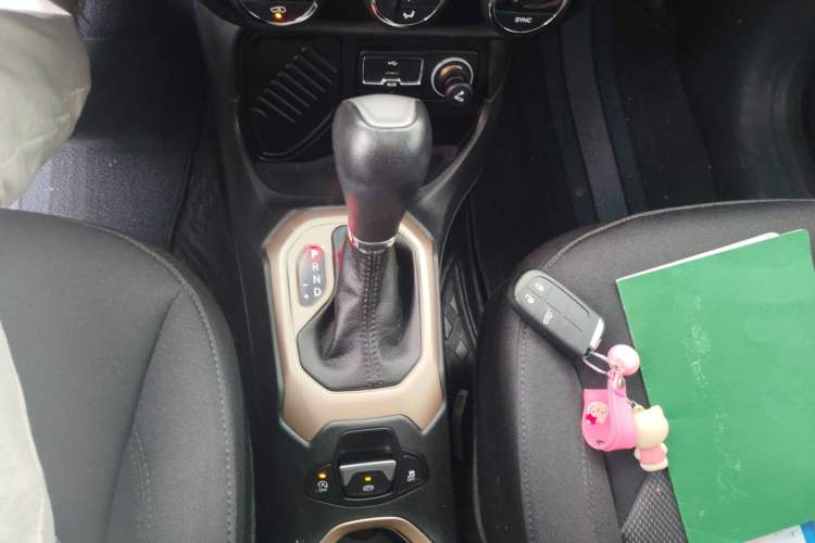 Used Jeep Renegade 2017 180T Automatic Jingneng Edition Gear Lever