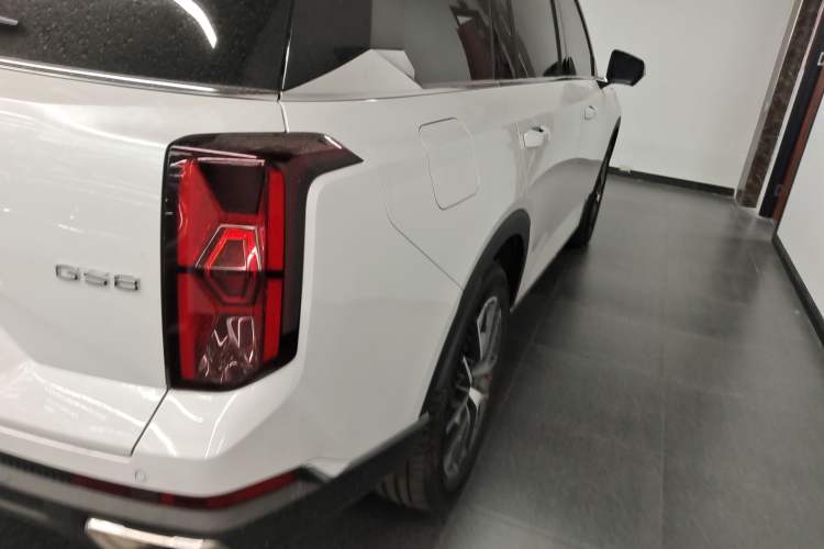 Used GAC Trumpchi GS8 2025 Linghang Series 2.0 TGDI Two-Wheel-Drive Luxury Edition 5 Seats Right Rear Taillight