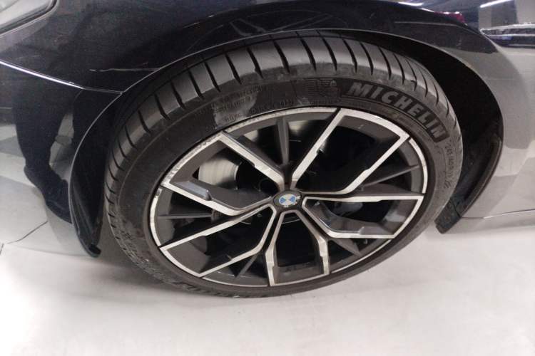 Used BMW 5 Series 2022 530i M Sport Package Left Front Wheel Hub