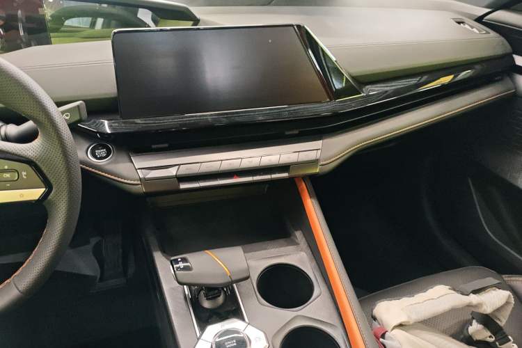 Used Changan UNI-V iDD 2023 ZhiDian iDD 1.5T 113km Smart & Fun Version
