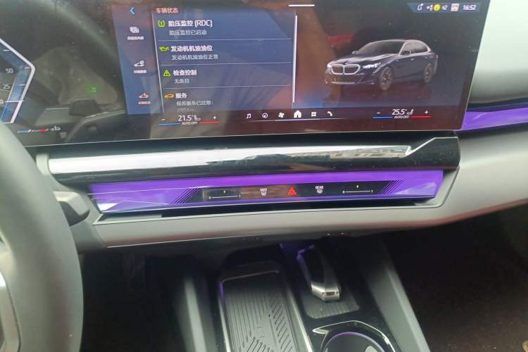 Used BMW 5 Series 2025 525Li M Sport Package Audio And AC Panel