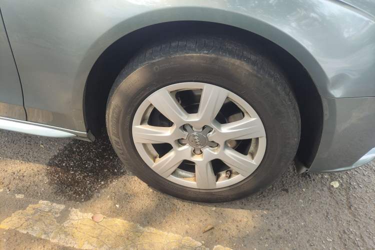 Used Audi A4L 2012 2.0 TFSI Automatic Technology Model Right Front Wheel Hub