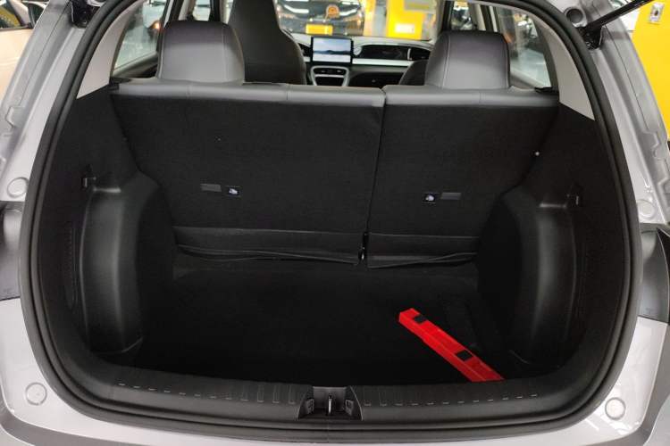 Used Geely Galaxy Geome 2025 310km Youth Edition Trunk