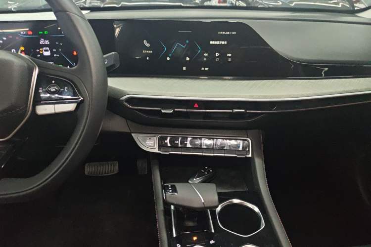 Used CHANGAN Eado 2024 PLUS Blue Whale NE 1.4T GDI DCT High-Energy Edition
