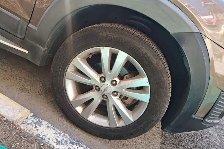 Used Chevrolet Captiva 2015 2.4L 4x4 Flagship Edition 7-Seater
