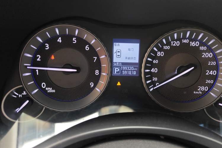 Used Infiniti Q70 2015 Q70L 2.5L Elite Edition Odometer Close Up