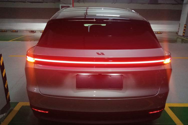 Used Li Auto Li Auto i6 2025 Model Four-Wheel-Drive Standard Type
