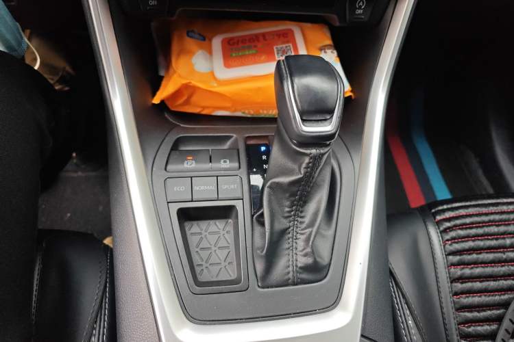 Used Toyota Wildlander 2024 2.0L CVT Two-Wheel Drive Luxury PLUS Edition Gear Lever