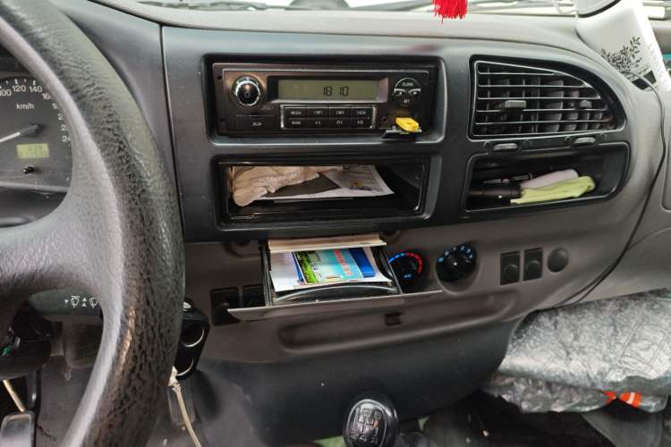 Used Ford Classic Transit 2015 2.8T Diesel Multi-Function Vehicle Short Wheelbase 6-Seater Mid-Roof Edition JX493ZLQ4