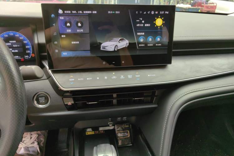 Used Toyota Camry 2024 2.0G Prestige Edition Audio And AC Panel