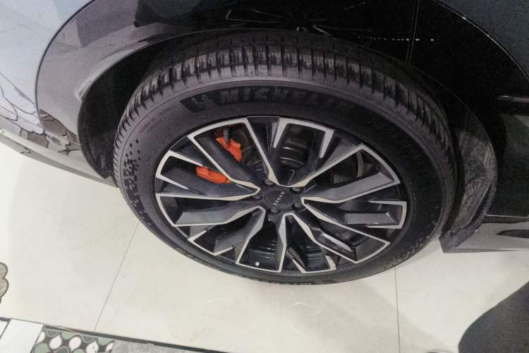 Used Zeekr 7X 2025 75 kWh Rear-Wheel Drive Intelligent Driving Version Right Rear Wheel Hub