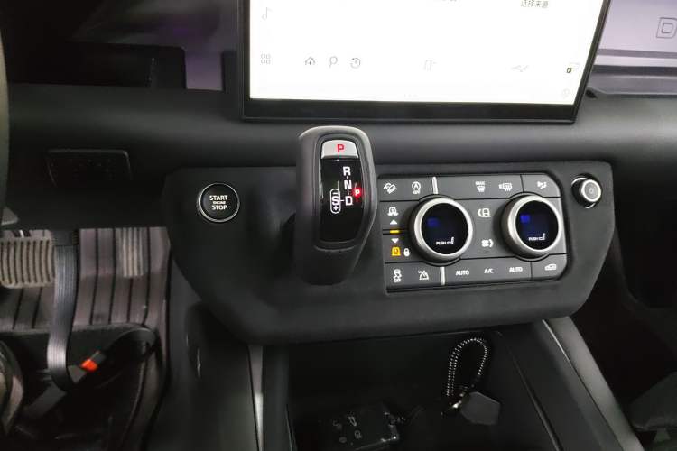 Used Land Rover Defender 2025 110 3.0T P400 – Dynamic HSE