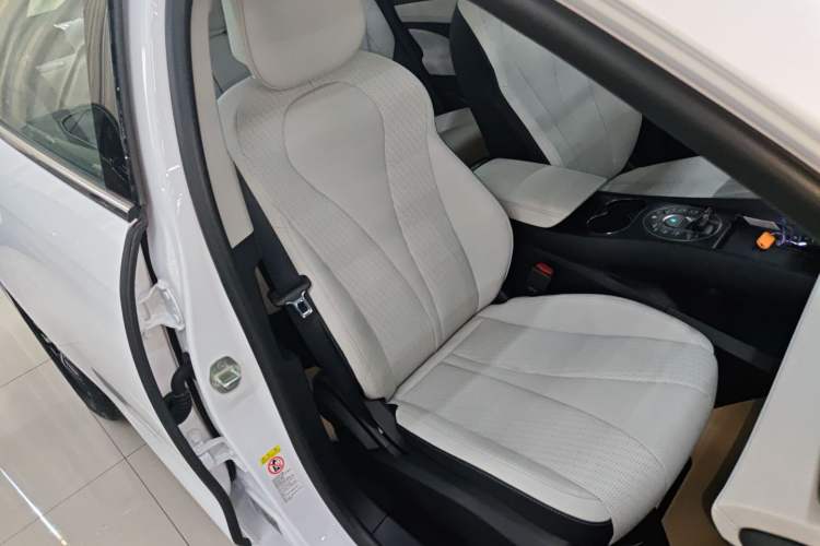 Used BYD Seal 05 DM-i 2025 DM-i Intelligent Drive 120KM Flagship Model Right Front Seat