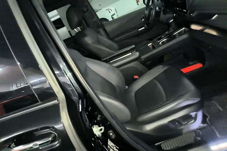 Used Toyota SIENNA 2023 2.5L Hybrid Deluxe Edition