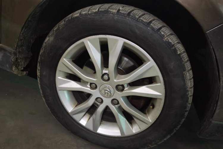 Used Baojun 730 2015 1.8L Manual Luxury Navigation ESP Version 7-seater Right Front Wheel Hub