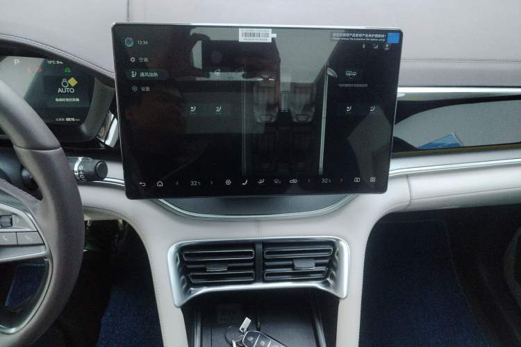 Used BYD Song PLUS New Energy 2025 DM-i Smart Drive 112KM Prestige Model Audio And AC Panel