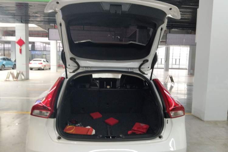 Used Volvo V40 2019 T3 Zhiyi Edition
