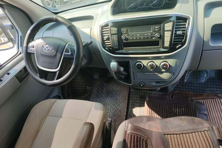 Used SAIC MAXUS Xintu V80 2021 2.0T Manual Classic City Delivery King Short Wheelbase Mid-Roof Design 3 Seats