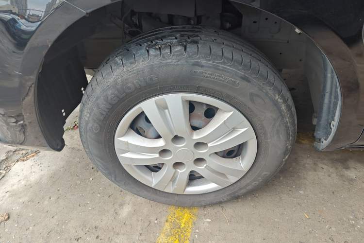 Used FORTHING Lingzhi 2023 M5L 1.6L Base Model 7 Seats