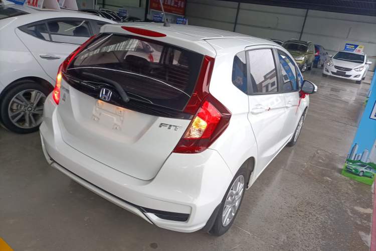 Used Honda Fit 2018 1.5L CVT Comfort Sunroof Version Rear Right 45 Deg