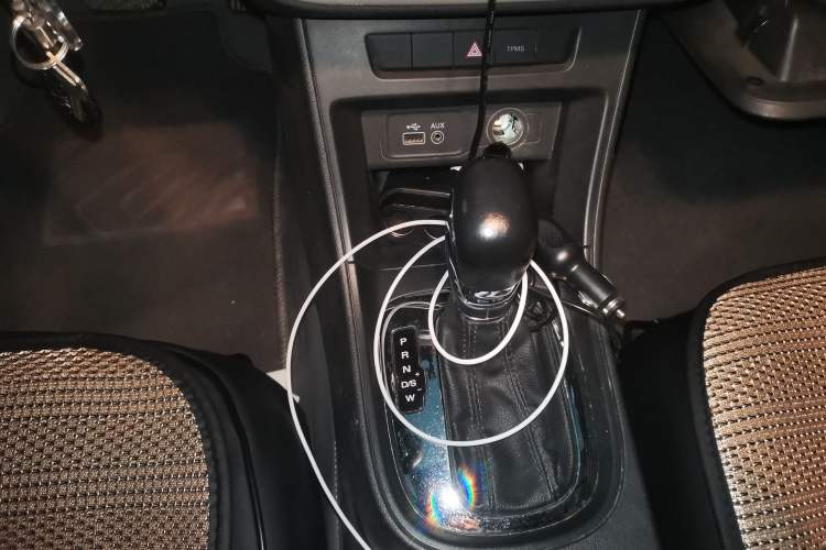 Used Roewe 360 2017 1.5L Automatic Smart Screen Version Gear Lever