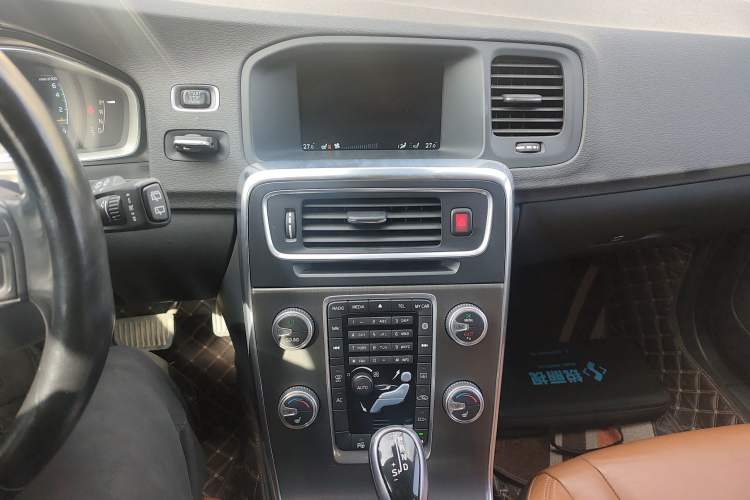 Used Volvo V60 2014 Restyled T5 Zhiya Edition
