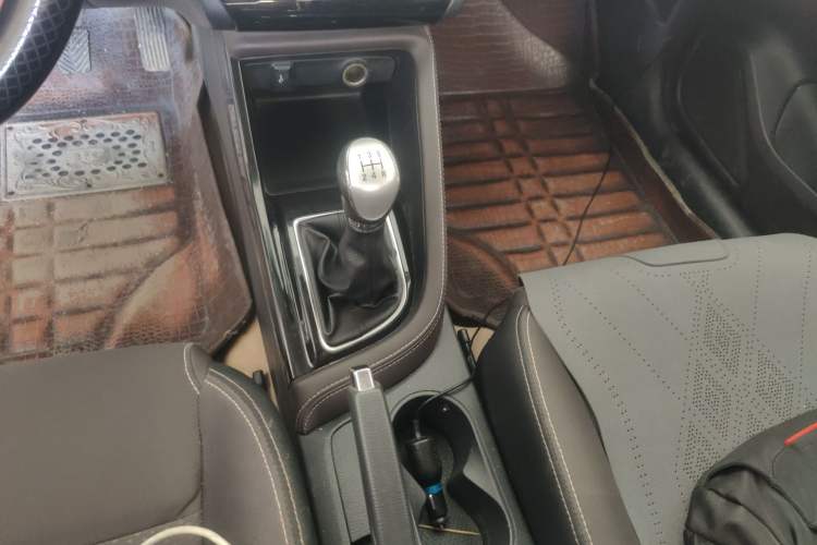 Used CHANGAN Eado DT 2018 1.6L Manual Enjoyment Model Gear Lever