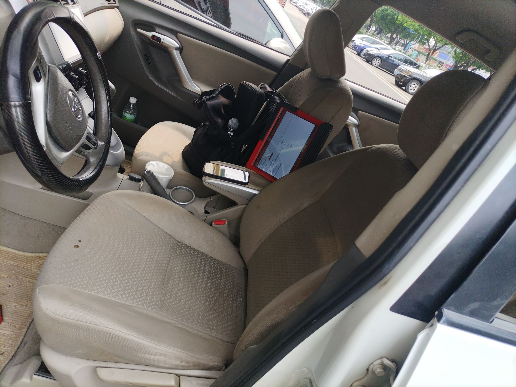 Переднее сиденье в автомобиле