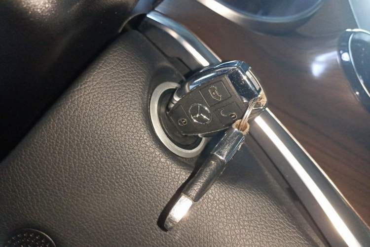 Used Mercedes-Benz V-Class 2021 V 260 Avantgarde Edition
