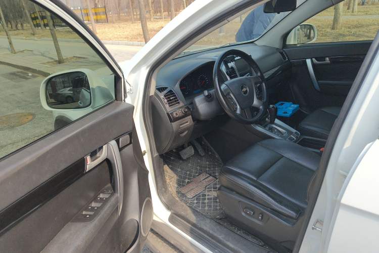 Used Chevrolet Captiva 2012 2.4L 4x4 Flagship Edition 7 Seats